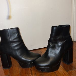 Steve Madden lightly worn booties (total of 3 times)